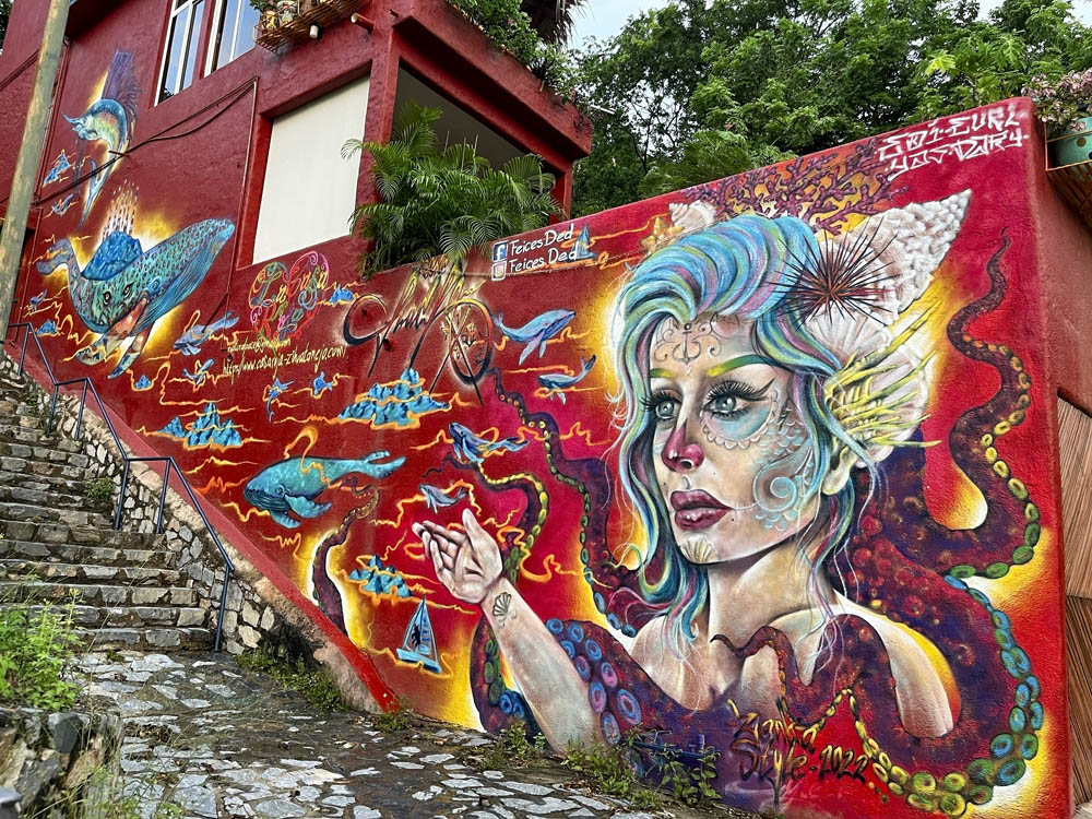 Mural on the exterior wall of La Casa Roja